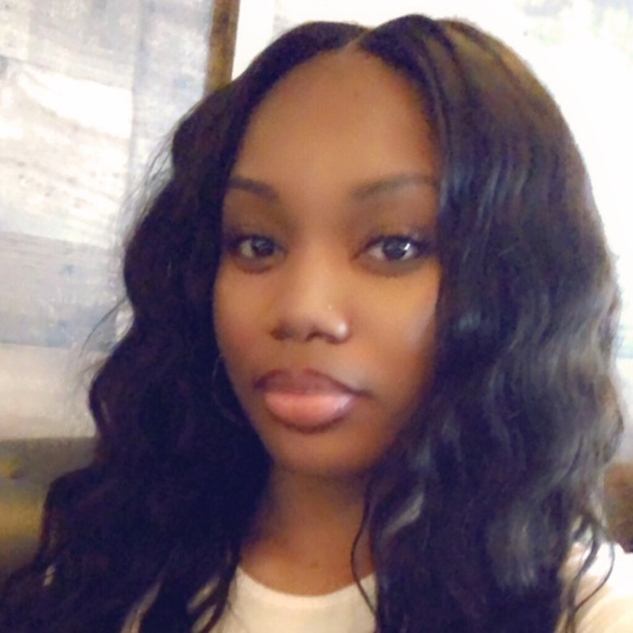 Meet your Posher, Erica - Picture 1 of 1